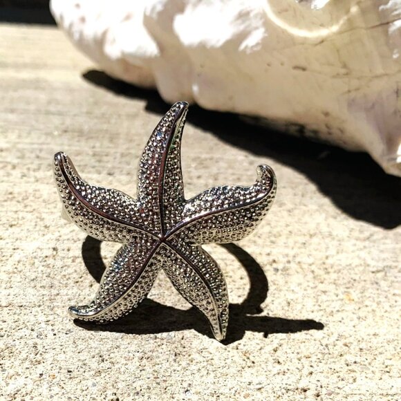 Coastal Starfish Napkin Ring Holder Set of 4 Silver Textured Table Beach Home - Picture 2 of 11